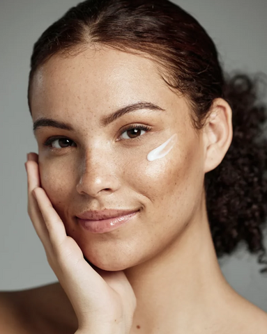 Siero Viso Rivitalizzante e illuminante Linea RadiantC Byotea