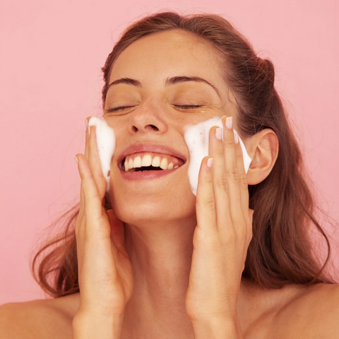 Mousse Detergente Viso con Spazzola Esfoliante