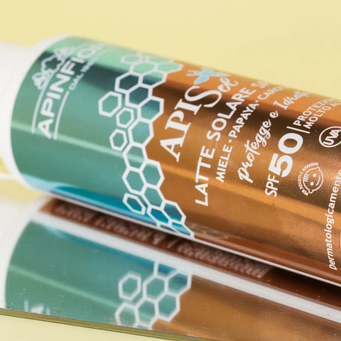 Apisol Spray Solare Bio protezione Uvi e Uva 50 Miele Papaya e Carota Abbronzante